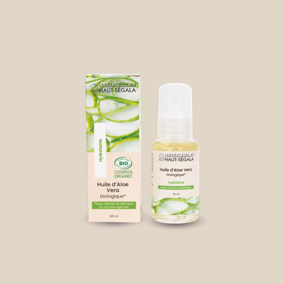 Photo produit : Huile d'aloe vera biologique du Laboratoire du Haut-Séguala, présentée dans un flacon transparent à pompe avec bouchon et une boîte recyclée, 50 ml.