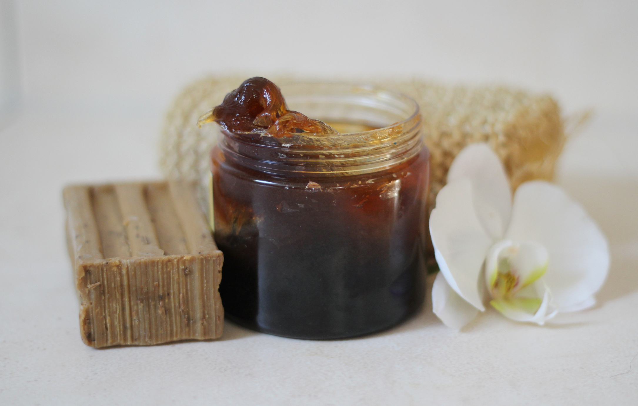 Spa maison : réaliser un gommage au savon noir