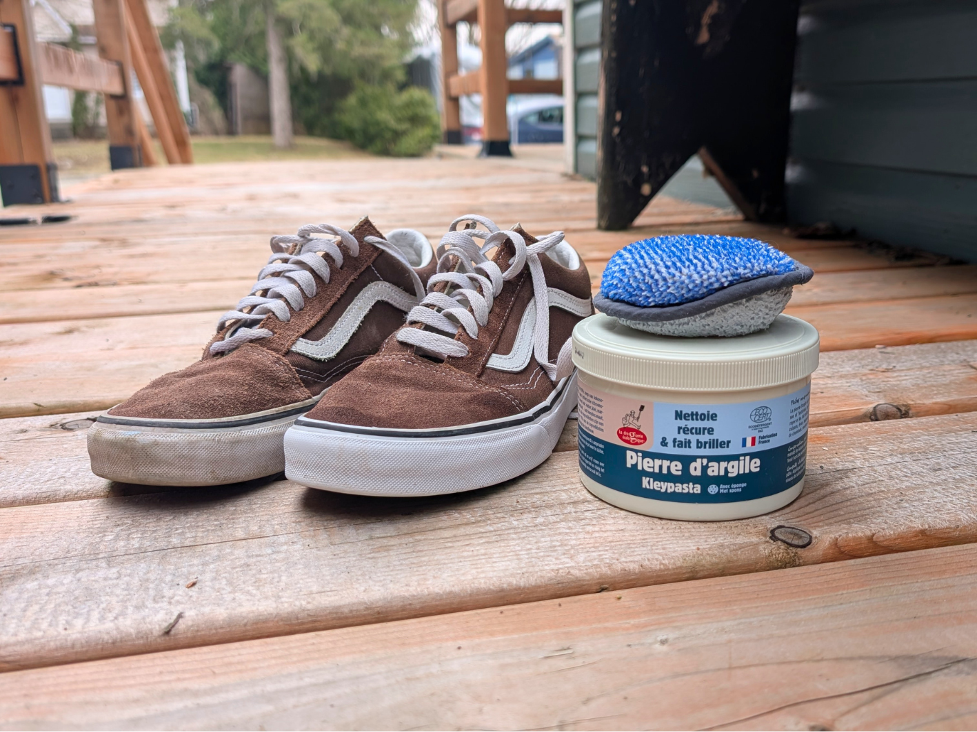 How to clean and whiten white soles naturally?